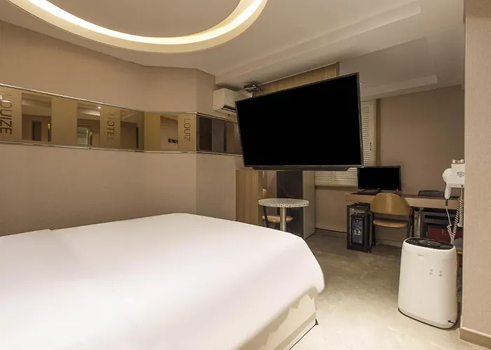 Louize Hotel *