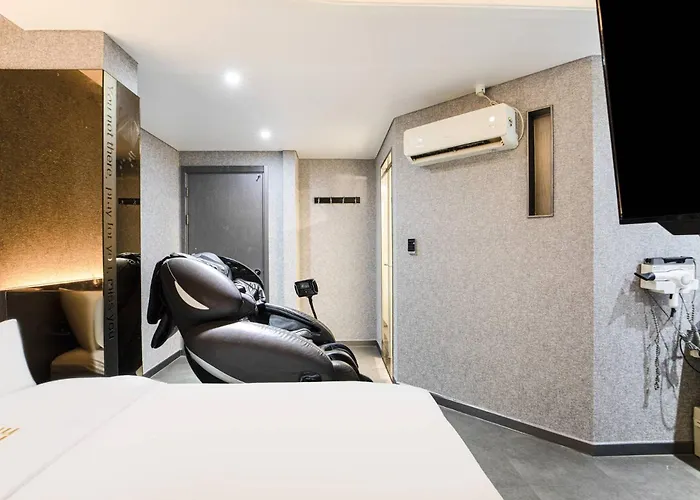 Louize Hotel *