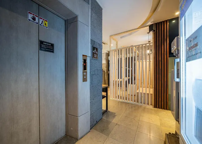 Louize Hotel