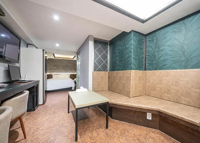 Louize Hotel