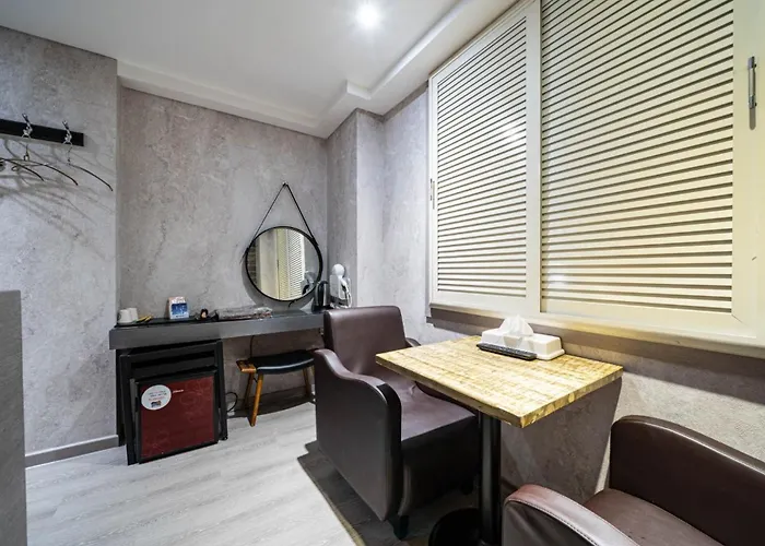 Louize Hotel