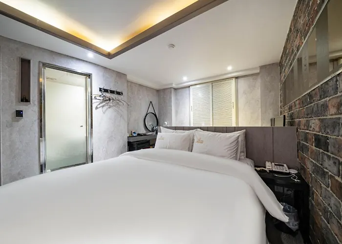 Louize Hotel